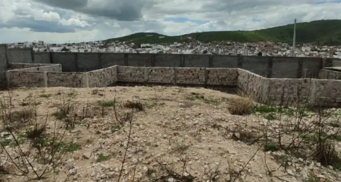 TERRENO 24X30, PRÓXIMO AO NOVO HOTEL IBIS, UMA RUA ABAIXO DO SOCIETY DE NIVA