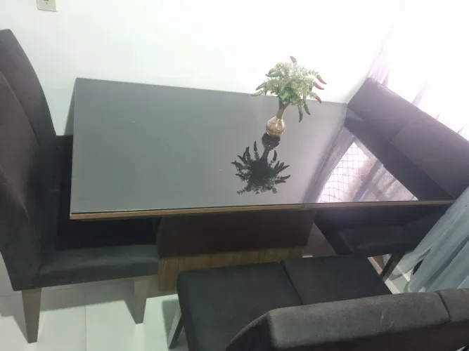Mesa com 6 cadeiras