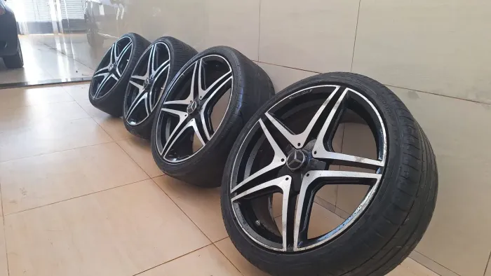 Rodas Mercedes AMG  aro 20 