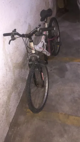 Bicicleta Track com amortecedor