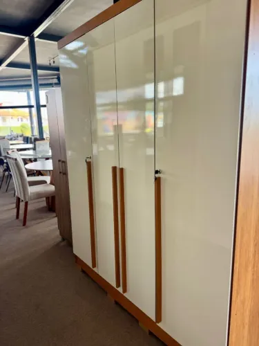 Roupeiro novo a pronta entrega