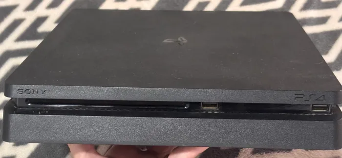 Console PS4 slim