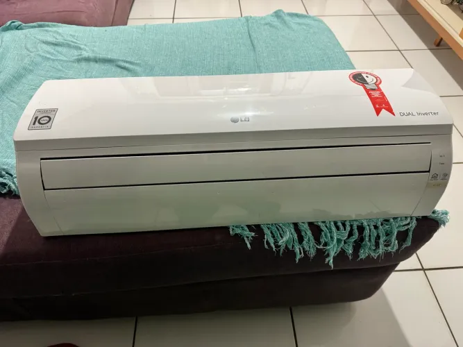 AR CONDICIONADO LG 9000 BTUS