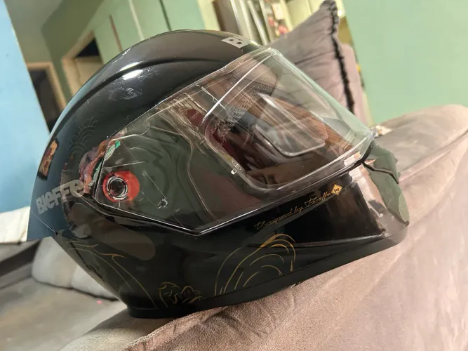 Compre já esse CAPACETE seminovo em EXCELENTE ESTADO.