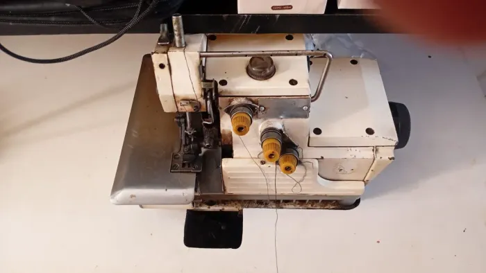 2 maquina máquina de costura 