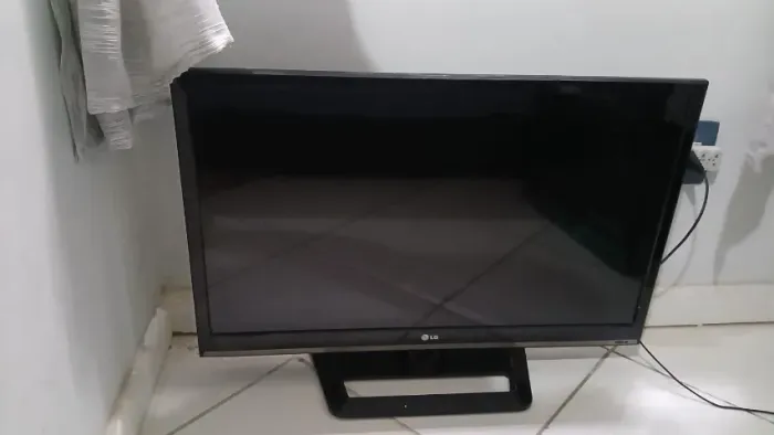 TV LG 32" Full HD - 4 HDMI / 3 USB + Antena Digital + Acessórios