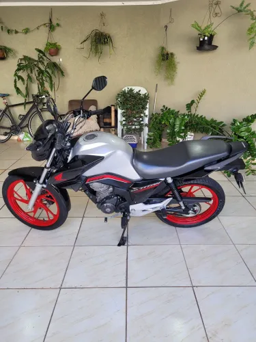 Honda CG Titan 160 2023/2023 - Única Dona - Baixa Km - Impecável