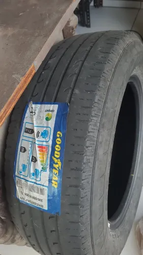 Vendo  par de pneus da Goodyear do creta 