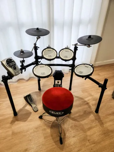 Bateria Eletrônica Roland TD-15K + Pedal Tama Iron Cobra + Banco Mapex Deluxe