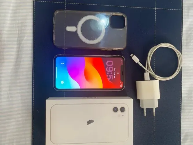 IPHONE 11 COM CAIXA  E ACESSÓRIOS