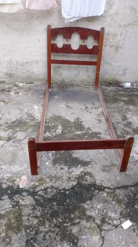 Cama de Madeira maciça Solteiro