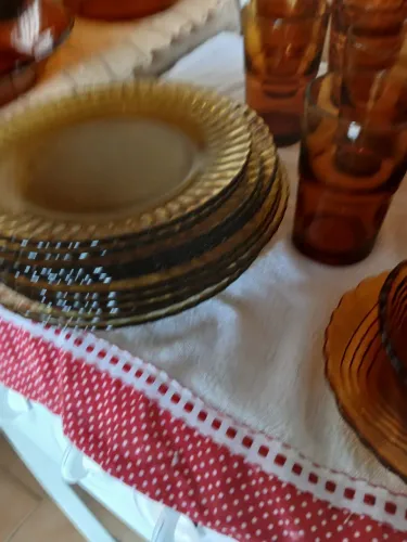Louça ambar,  tipo Duralex