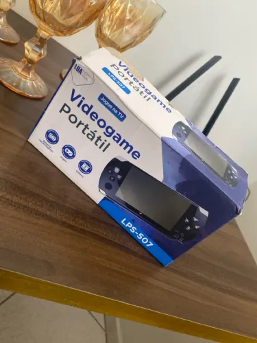 Videogame portátil sem carregador em bom estado 