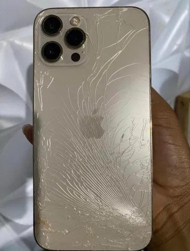 iPhone 12 Pro Max dourado