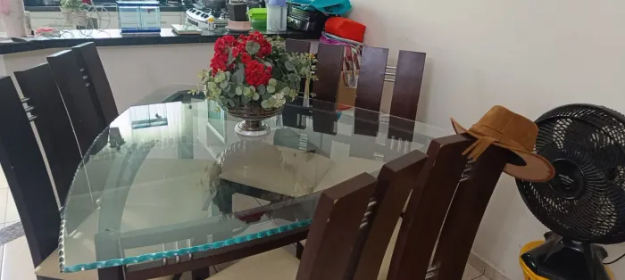 Mesa com Tampo de Vidro