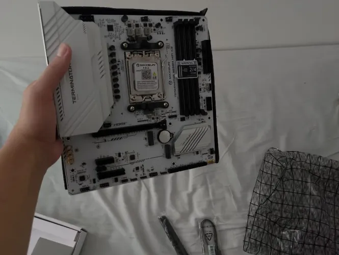 Placa Mãe Maxsun Terminator B650M WiFi ICE, Chipset B650, AMD AM5, mATX, DDR5