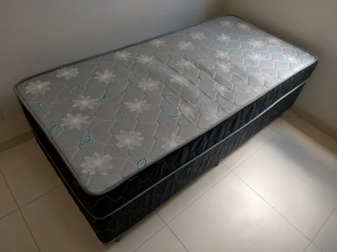 Cama Box Solteiro pouco uso