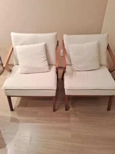 Poltronas com braço de madeira semi novas lindas