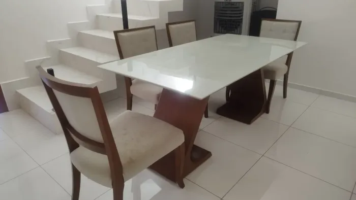 Mesa de Jantar com 6 cadeiras