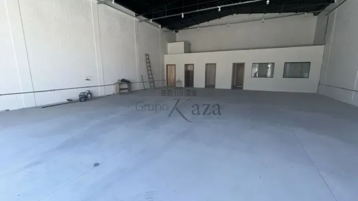 Oportunidade - Galpão Comercial - Cidade Jardim - Jacareí - 250m².