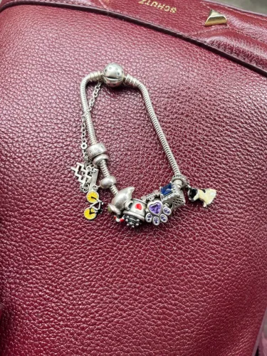 Pulseira prata com berloques