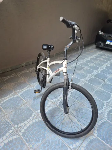 Vendo bicicleta CALOI 500 feminina branca, ótimo estado e com peças todas originais!