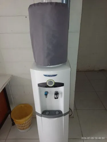 Bebedouro Esmaltec com garrafão