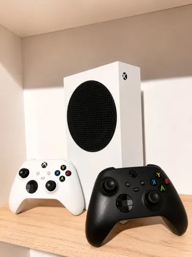 Xbox séries S 512gb 2 controles + fifa 24 e 26