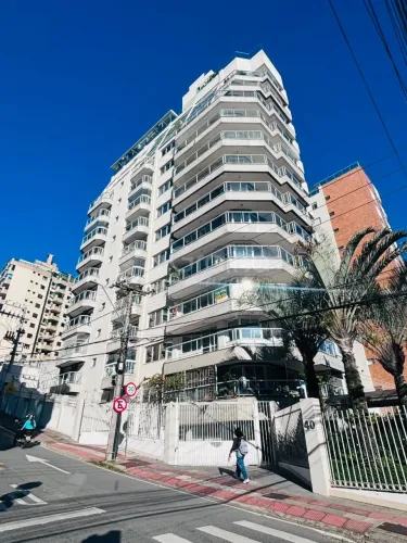 4 quartos e 3 vagas de garagem na Agronômica