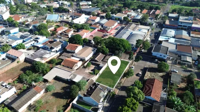 Terreno de Esquina 600m² | Duas Ruas Comerciais | Alto Fluxo de Movimento - Paiçandu