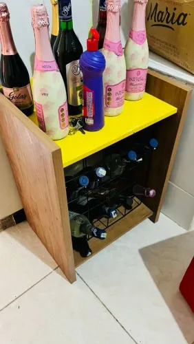 Vende-se adega