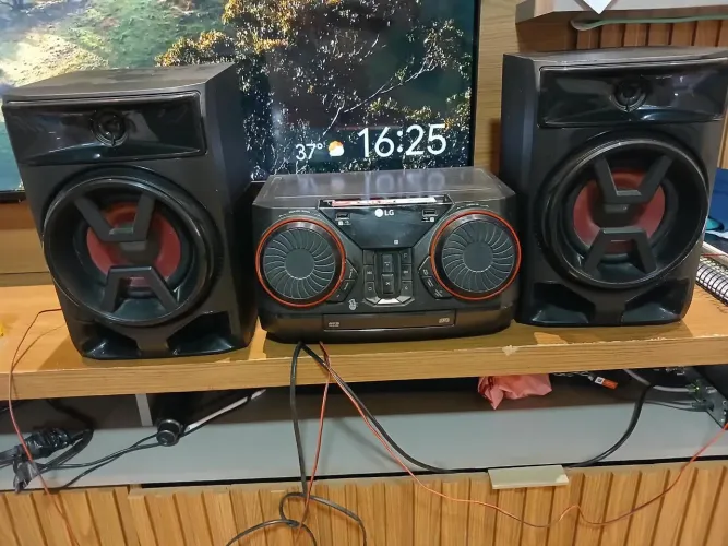 Vendo caixa de som LG entrada,USB, Bluetooth, MP3 ,CDR 220W,acompanha controle.