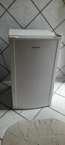 Vendo frigobar Eletrolux RE120