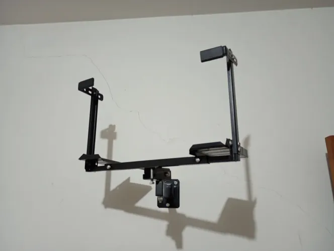 Suporte articulado p/tv de tubo (CRT) c/braços laterais ajustáveis. p/tv 14 a 21 polegadas