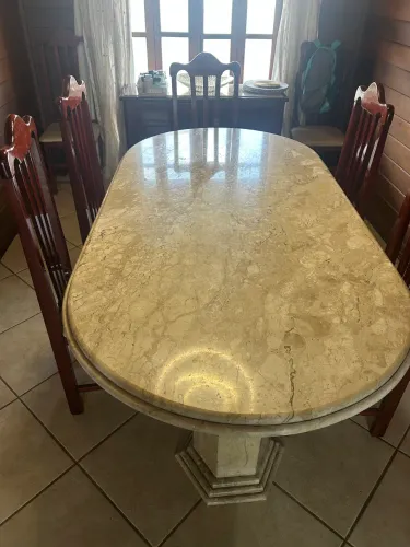 Conjunto de mesa cadeiras e Bufet