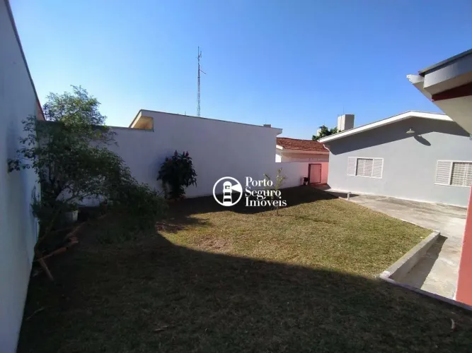 Uma casa bem arejada com 3 dormts, com guarda roupas emb sendo 01 suite,sl, copa e coz, qu