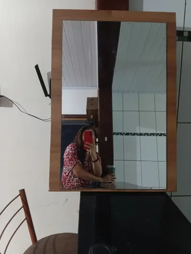 Vendo um espelho tamanho ideal 80 cm por 50.