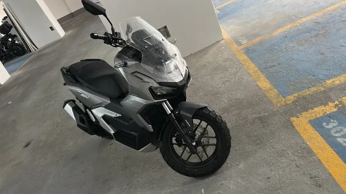 Honda ADV 160 Prata impecável.