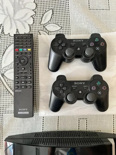 PlayStation 3 + 2 controles originais + 16 jogos + controle do blue Ray