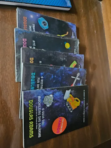 O Guia do Mochileiro das Galáxias ? Coleção Completa 1 ao 5 | Douglas Adams