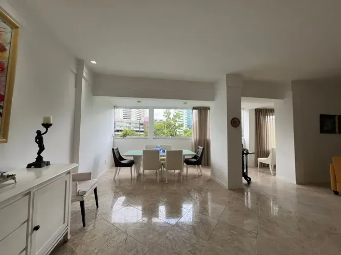 Casa Alto Padrão Ondina | Porteira Fechada | 4 Suítes | 300m² | Nascente