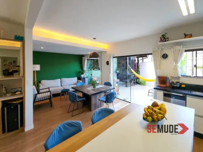 Casa 4 Dormitórios no Saco dos Limões