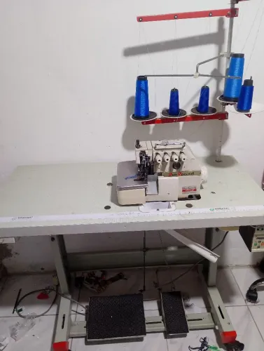 Máquina de costura industrial