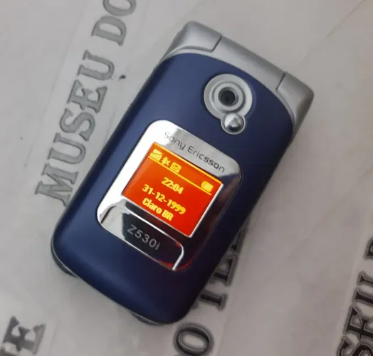 Sony Ericsson z530 celular antigo RELIQUIA Flip 2004