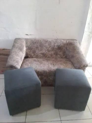 Sofá e puffs p vender 