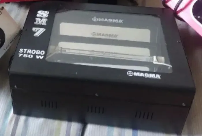 Vendo Strobo 750w