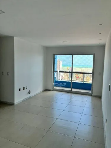 Apartamento em andar alto com 03 quartos no Brisamar