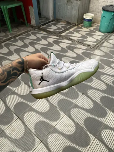 Vendo tênis da marca Jordan modelo Super Fly Low 