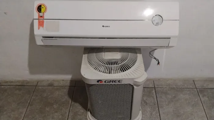 Vendo ar condicionado Gree 9Btus instalado por R$1.600 ZAP *9