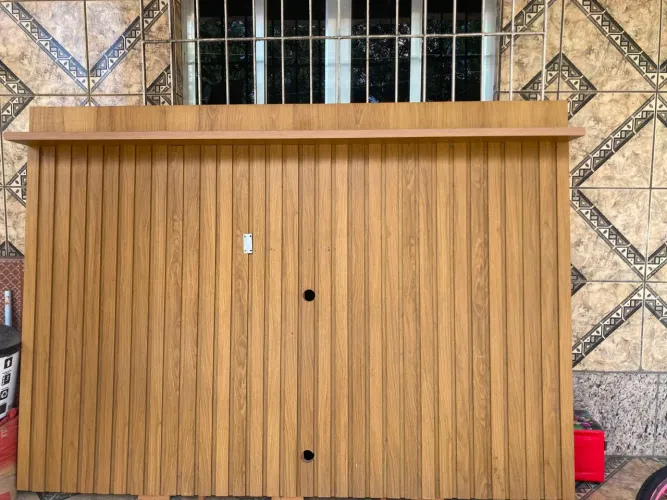 painel ripado, madeira verdadeira com pouco tempo de uso